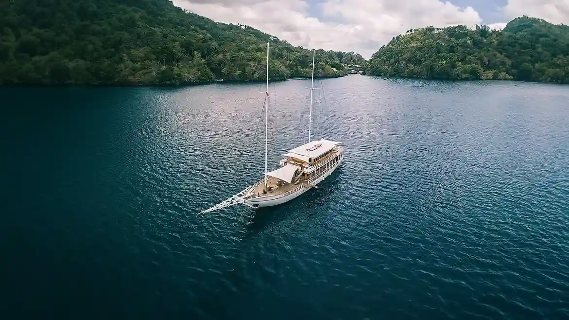 Your 2027 Guide to Booking a Raja Ampat Wellness Charter