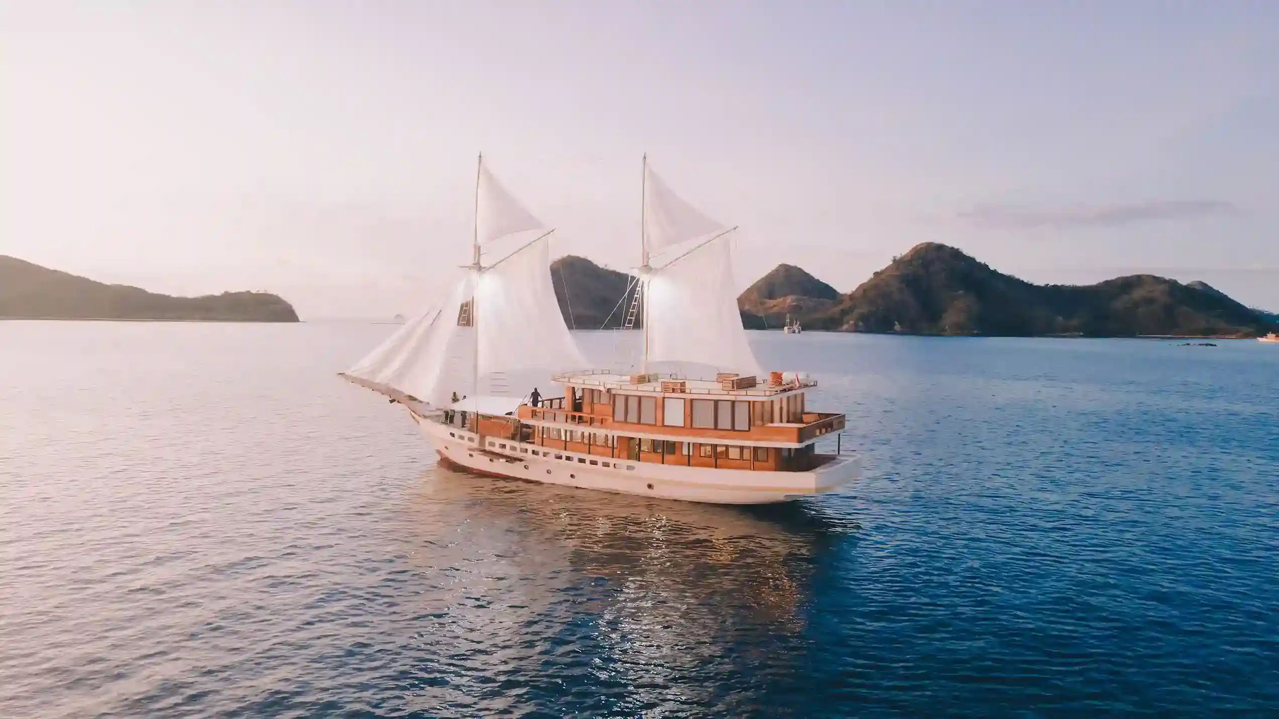 Komodo Luxury Charters: A Detailed Comparison with Competitor Brands