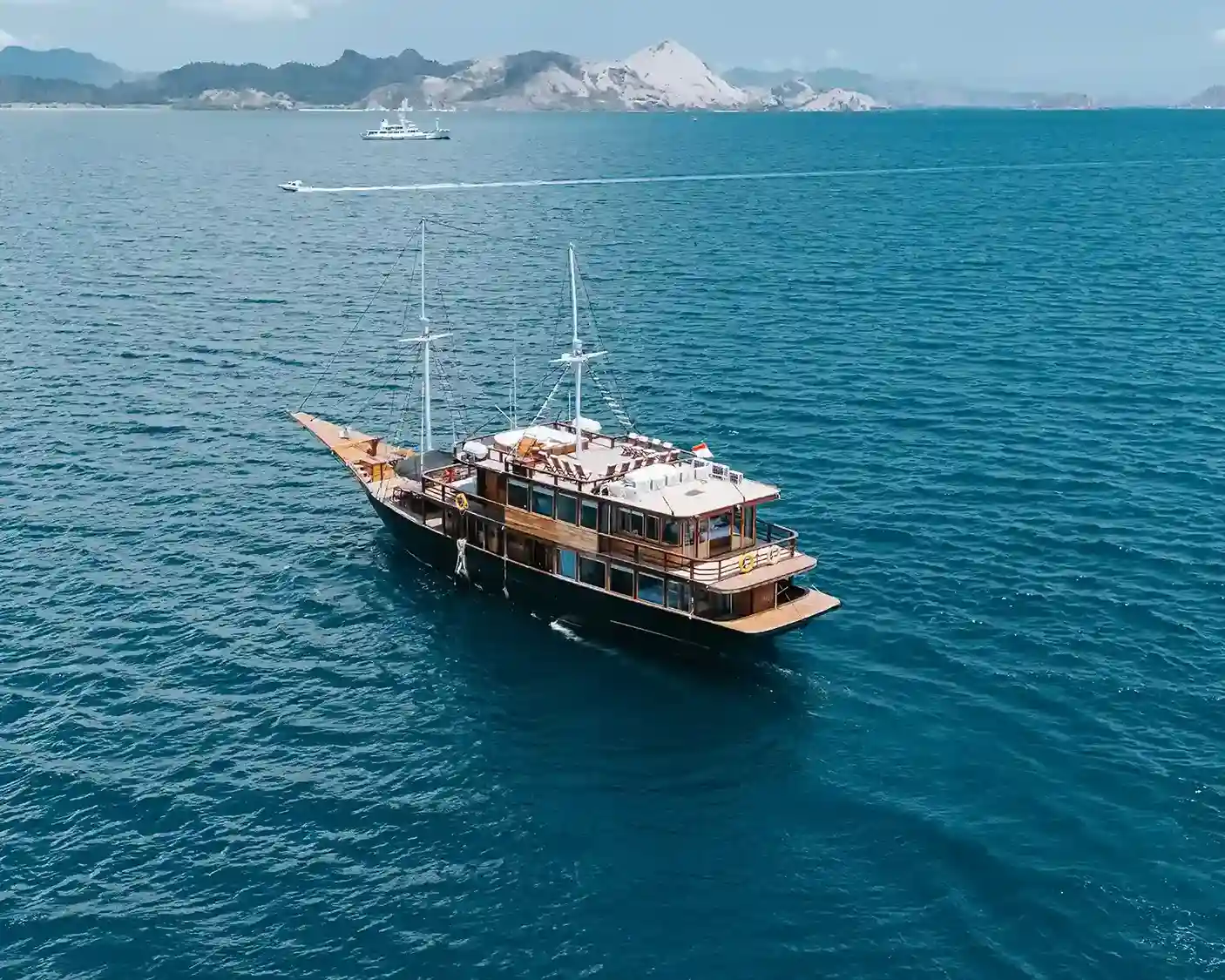 Komodo Luxury Cruise: Premium vs. Standard – A Detailed Comparison for 2027